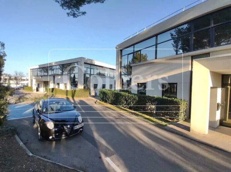 355 Rue Louis De Broglie, Aix-en-Provence à louer - Photo du bâtiment - Image 1 de 9