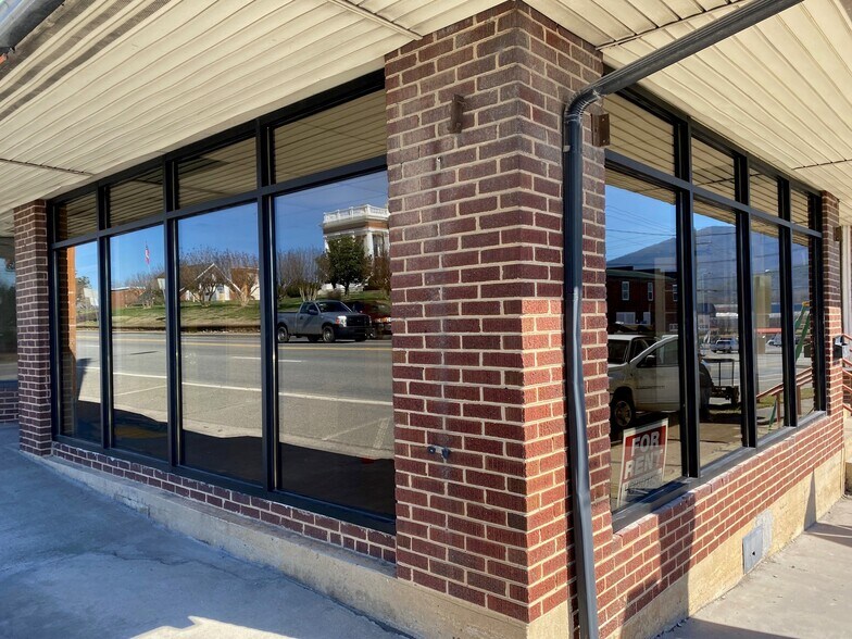 100 N 3rd Ave, Chatsworth, GA for lease - Building Photo - Image 2 of 5