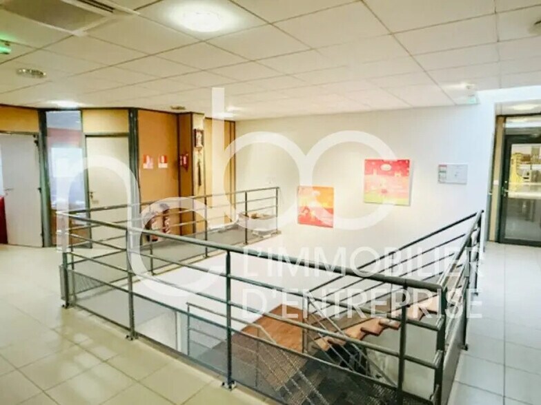 Flex in Fleurieux-sur-l'Arbresle for lease - Interior Photo - Image 2 of 7