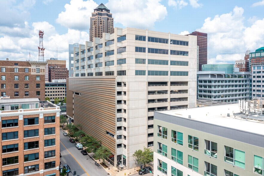 215 10th St, Des Moines, IA à louer - Photo du bâtiment - Image 2 de 11