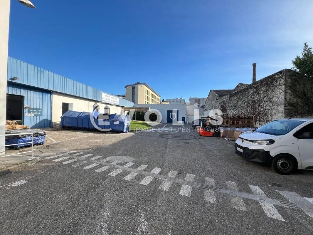 Flex in Villeurbanne for sale Building Photo- Image 1 of 7