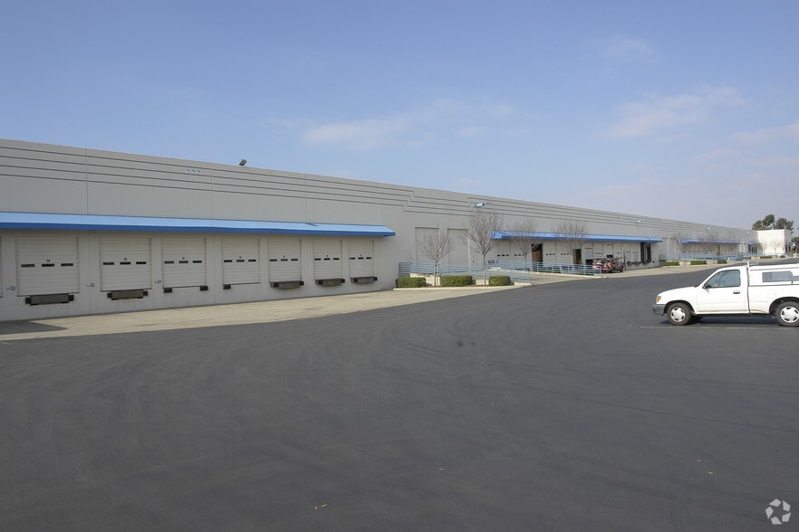 2660-2698 W Winton Ave, Hayward, CA à louer - Photo du bâtiment - Image 2 de 5