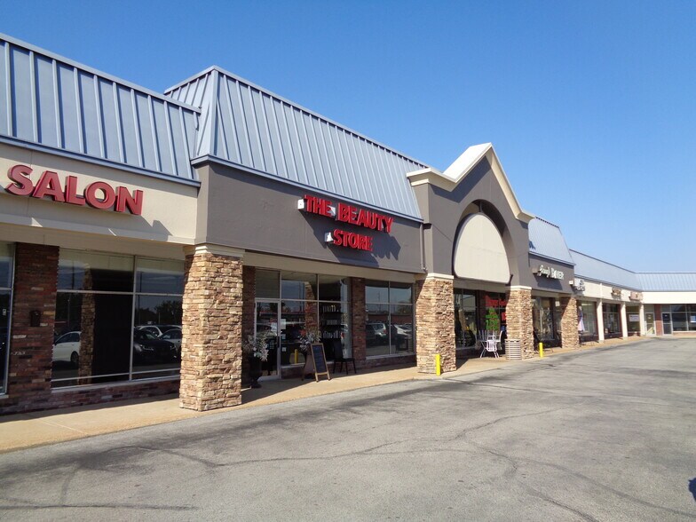 11-99 Forum Ctr, Chesterfield, MO for lease - Primary Photo - Image 1 of 1