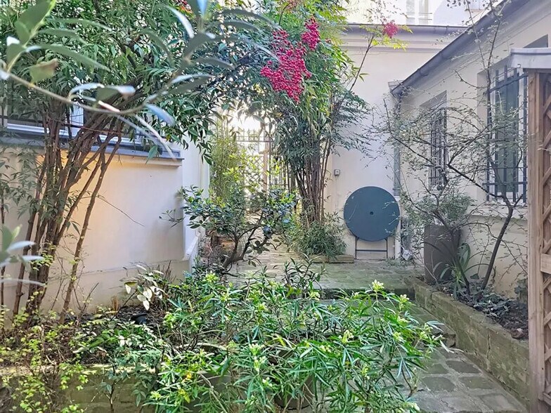 Office in Paris for sale - Building Photo - Image 3 of 4