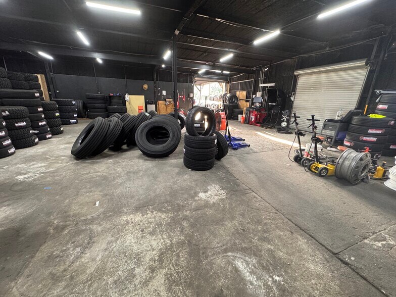 6301 Causeway Blvd, Tampa, FL à louer - Photo du bâtiment - Image 3 de 17