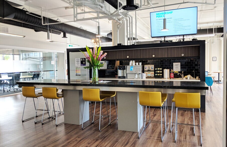 290 King St E, Kitchener, ON for lease - Interior Photo - Image 2 of 11