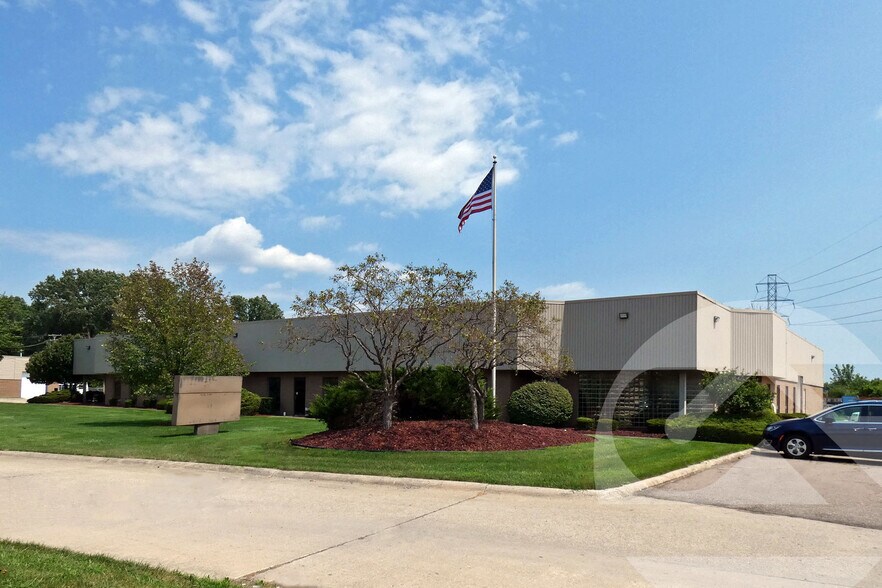 24400-24500 Forterra Dr, Warren, MI à louer - Photo du bâtiment - Image 3 de 3