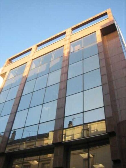 Bureau dans Levallois-Perret à louer - Photo du bâtiment - Image 2 de 9