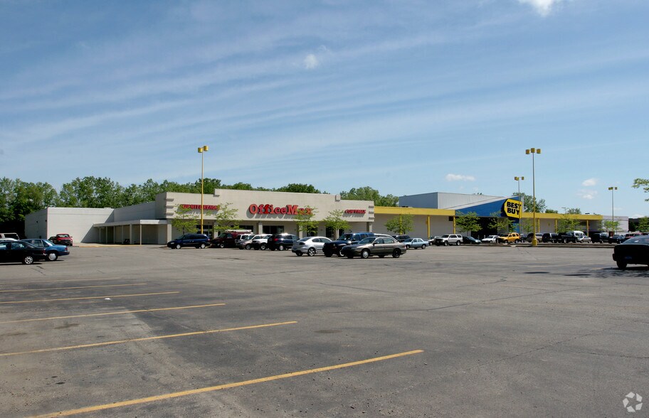 2020 Grand River Ave, Okemos, MI à louer - Photo du bâtiment - Image 2 de 9