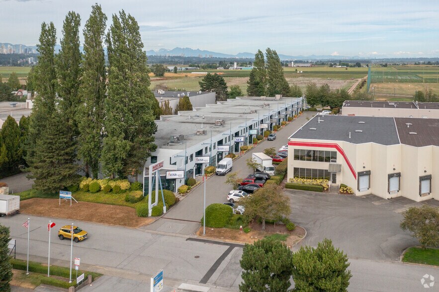 13431 Maycrest Way, Richmond, BC à louer - Photo du bâtiment - Image 2 de 5
