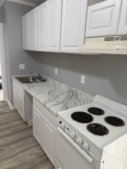 51 Pleasant St, Leominster, MA à vendre - Photo intérieure - Image 2 de 8