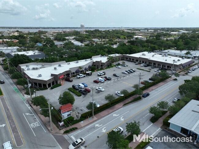 Plus de détails pour 715-735 Colorado Ave, Stuart, FL - Bureau/Commerce de détail à louer