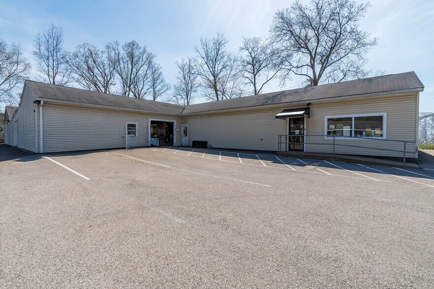 1402 Route 300, Newburgh, NY à vendre - Photo principale - Image 1 de 35