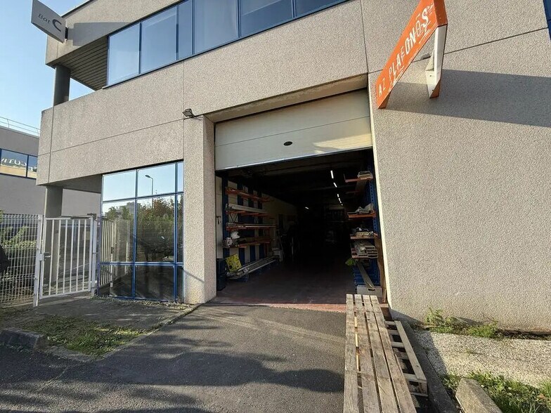 Flex dans Gennevilliers à louer - Photo du bâtiment - Image 2 de 5