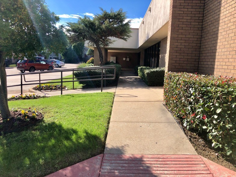 2636 Tibbets Dr, Bedford, TX à louer - Autre - Image 3 de 6