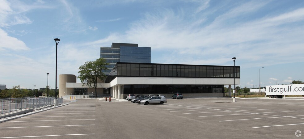 6865 Century Ave, Mississauga, ON à vendre - Photo du bâtiment - Image 2 de 8