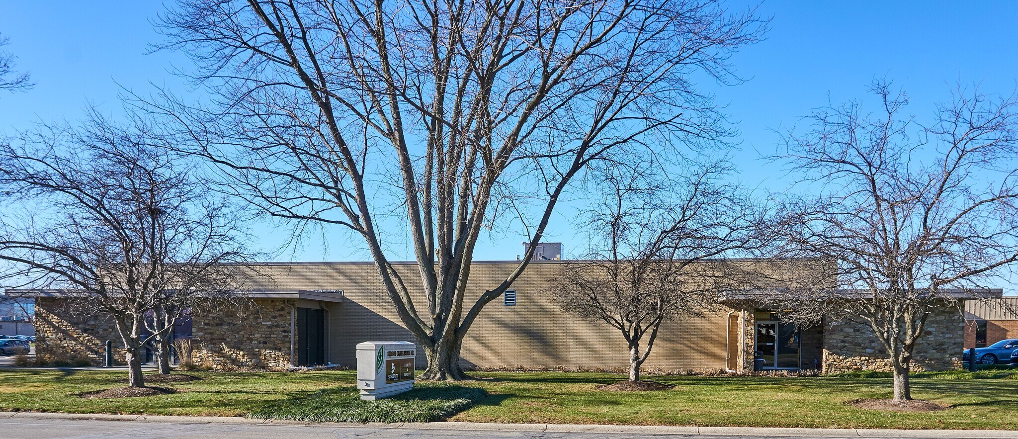 8005-8009 Castleway Dr, Indianapolis, IN à louer Photo du bâtiment- Image 1 de 3