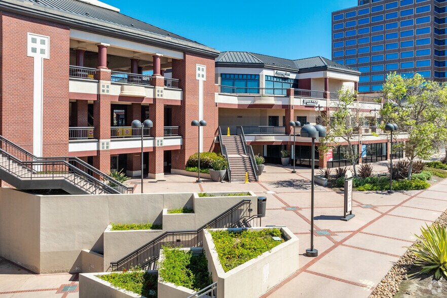 7510-7610 Hazard Center Dr, San Diego, CA à louer - Photo du bâtiment - Image 2 de 5