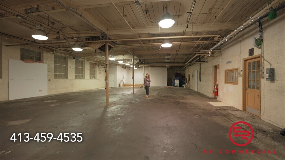 680 Meadow St, Chicopee, MA à louer - Vidéo sur l’inscription commerciale - Image 2 de 12
