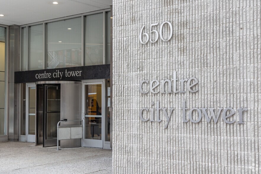 650 Smithfield St, Pittsburgh, PA à louer - Photo du bâtiment - Image 2 de 17