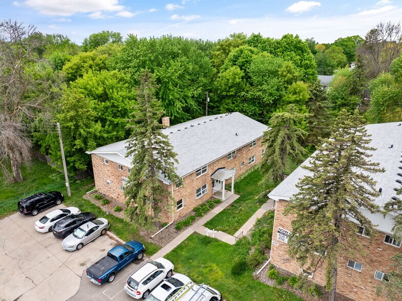2009-2017 Commerce Blvd, Mound, MN à vendre - Photo du bâtiment - Image 2 de 32