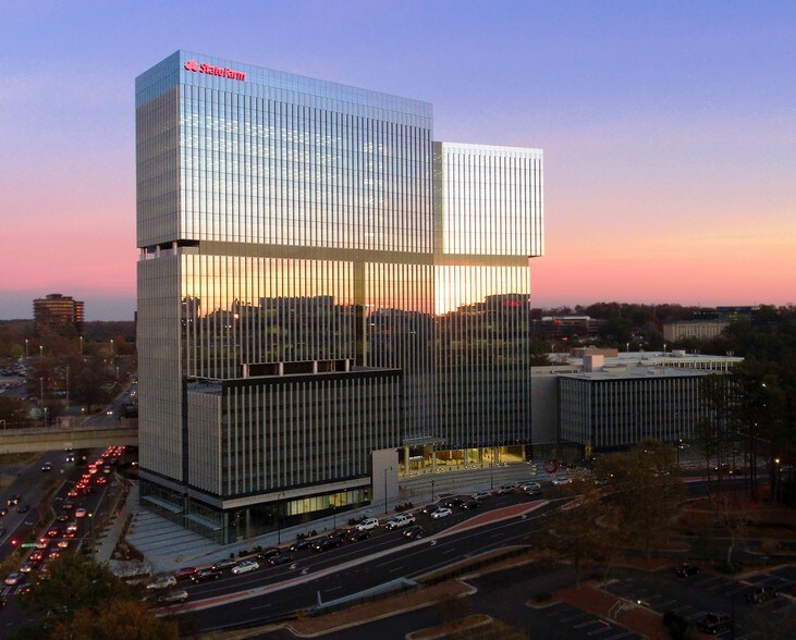 236 Perimeter Center Pky NE, Atlanta, GA à louer - Photo du bâtiment - Image 2 de 9