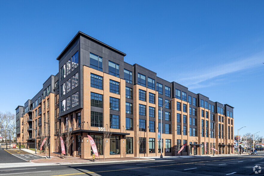 349-377 Broad St, Newark, NJ à louer - Photo du bâtiment - Image 3 de 9