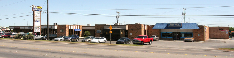 8103-8127 Culebra Rd, San Antonio, TX à louer - Photo principale - Image 1 de 9