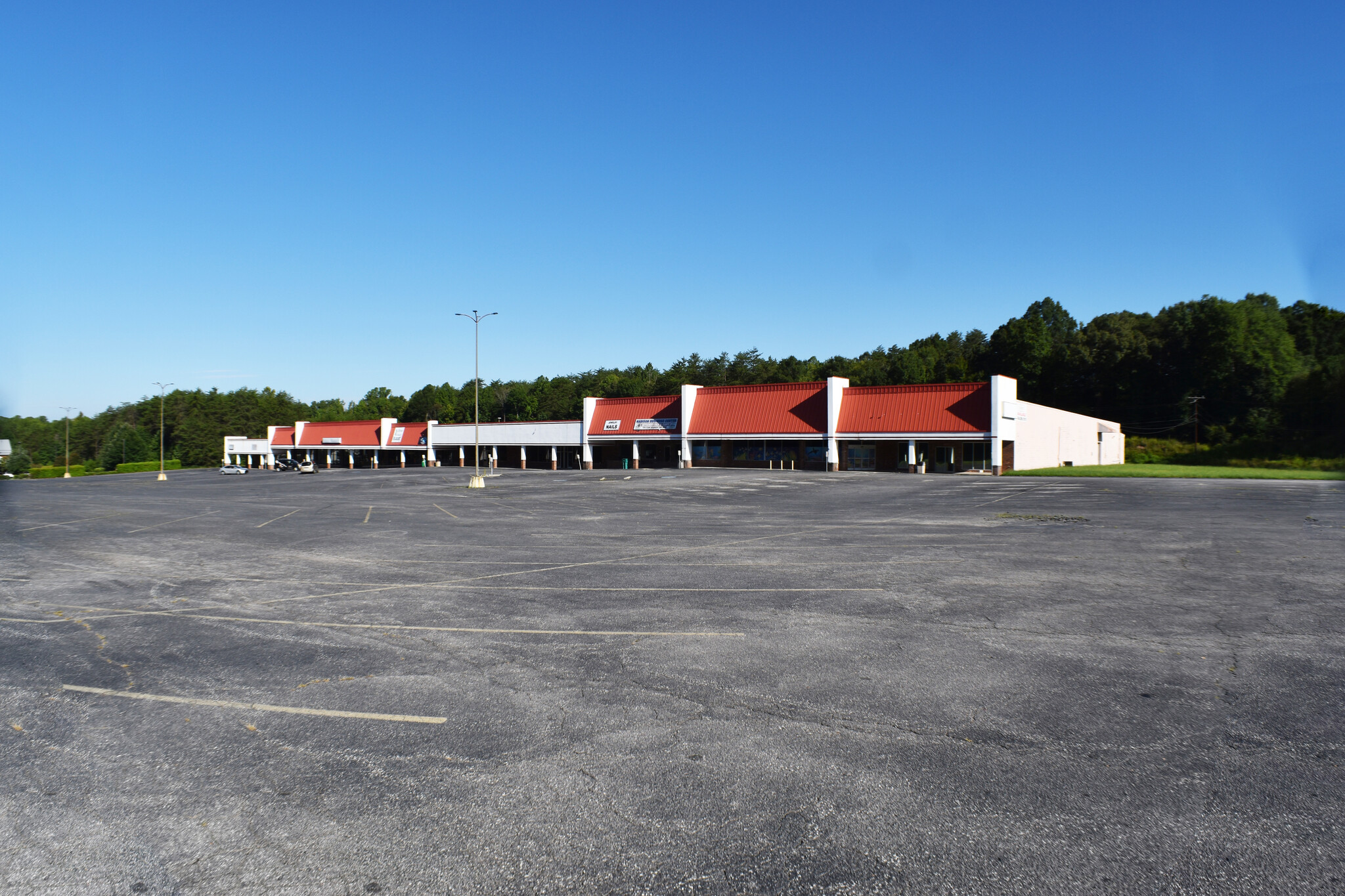 700-712 Chief Martin St, Madison, NC for sale Primary Photo- Image 1 of 1