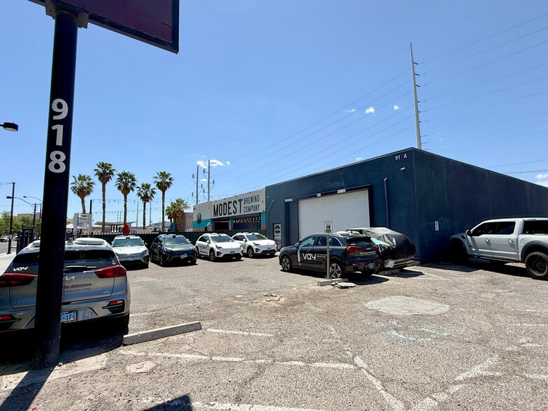 918 S Main St, Las Vegas, NV for lease - Building Photo - Image 2 of 11