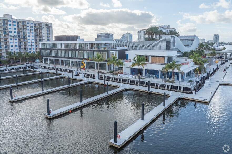 151 Las Olas Cir, Fort Lauderdale, FL à louer - Photo du bâtiment - Image 3 de 20