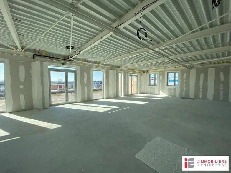 Office in Rennes for lease - Interior Photo - Image 2 of 3