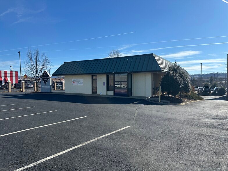 861 Martin Luther King Jr Way, Harrisonburg, VA for lease - Building Photo - Image 2 of 31