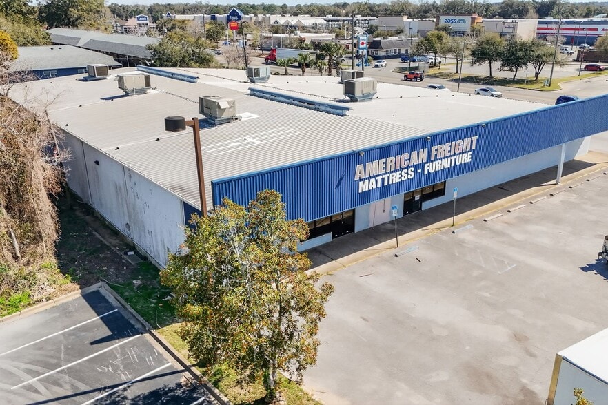 4500 Mobile Hwy, Pensacola, FL for lease - Building Photo - Image 1 of 12