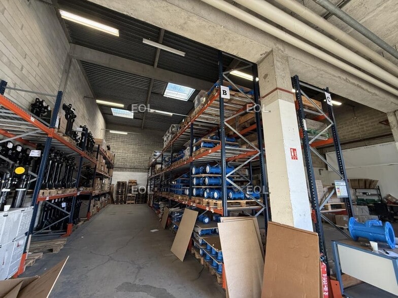 Flex in Lognes for lease - Interior Photo - Image 2 of 8