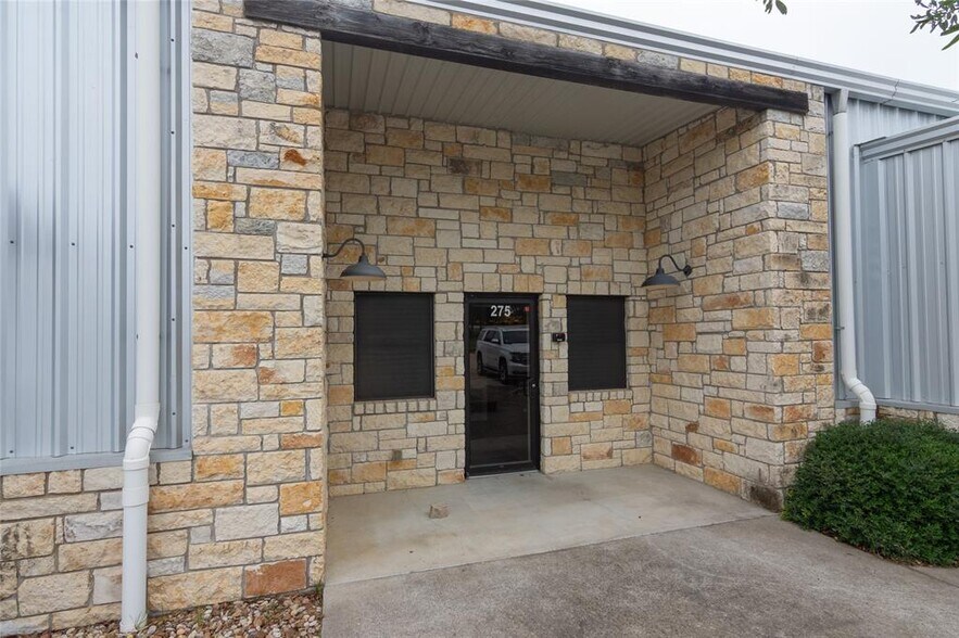275 Frog Pond Ln, Dripping Springs, TX à louer - Photo du bâtiment - Image 2 de 22
