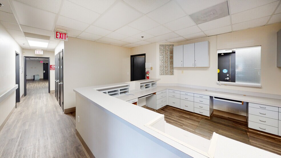 100 NW 170th St, North Miami Beach, FL à louer - Numérisation 3D de Matterport - Image 2 de 17