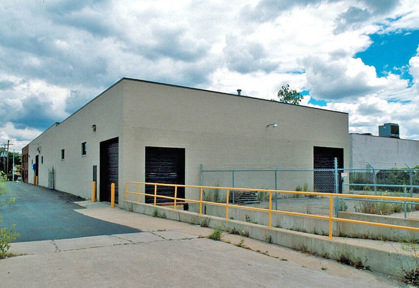 6005 E Executive Dr, Westland, MI for lease - Building Photo - Image 2 of 3