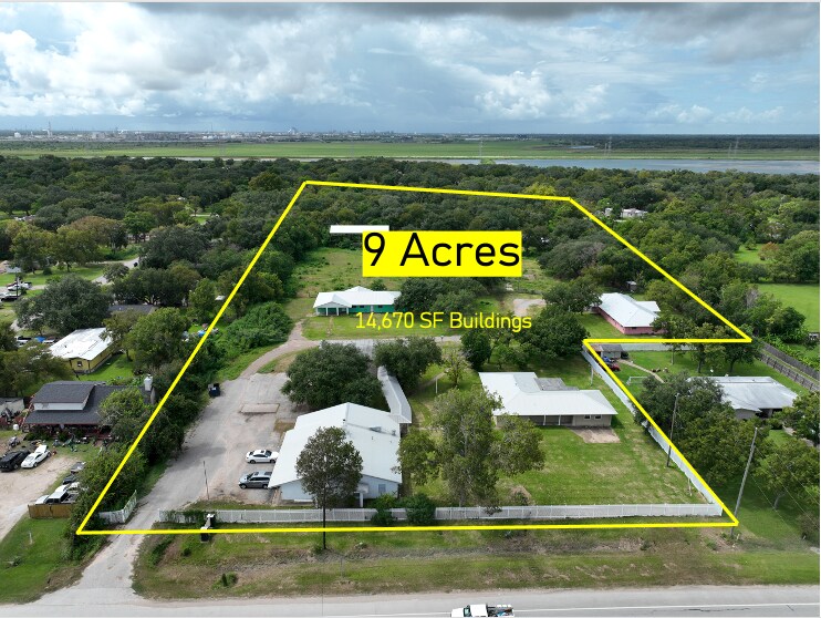 3315 Fm 523 Rd, Oyster Creek, TX à vendre - Photo du bâtiment - Image 1 de 29