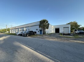 East Ybor Industrial Building for Lease - Entrepôt