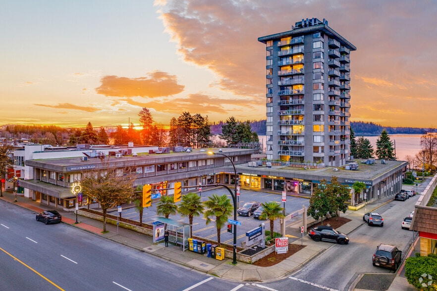 1775 Bellevue Av, West Vancouver, BC for lease - Primary Photo - Image 1 of 5