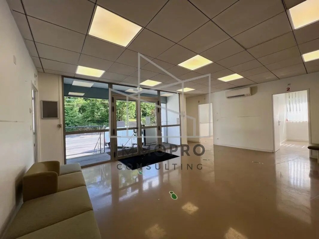 Office in Petit-Couronne for lease Building Photo- Image 1 of 9