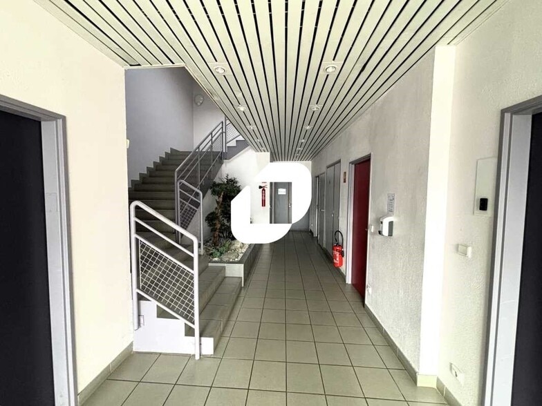 Allée Du Moulin Berger, Écully for lease - Lobby - Image 3 of 15