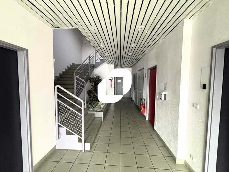 Allée Du Moulin Berger, Écully à louer - Hall d’entrée - Image 3 de 15