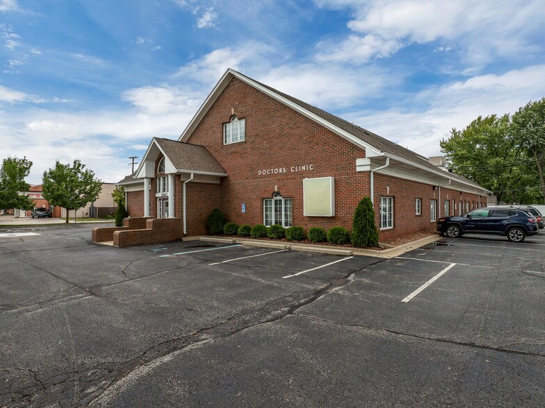 21603-21611 E 11 Mile Rd, Saint Clair Shores, MI for lease - Building Photo - Image 3 of 5