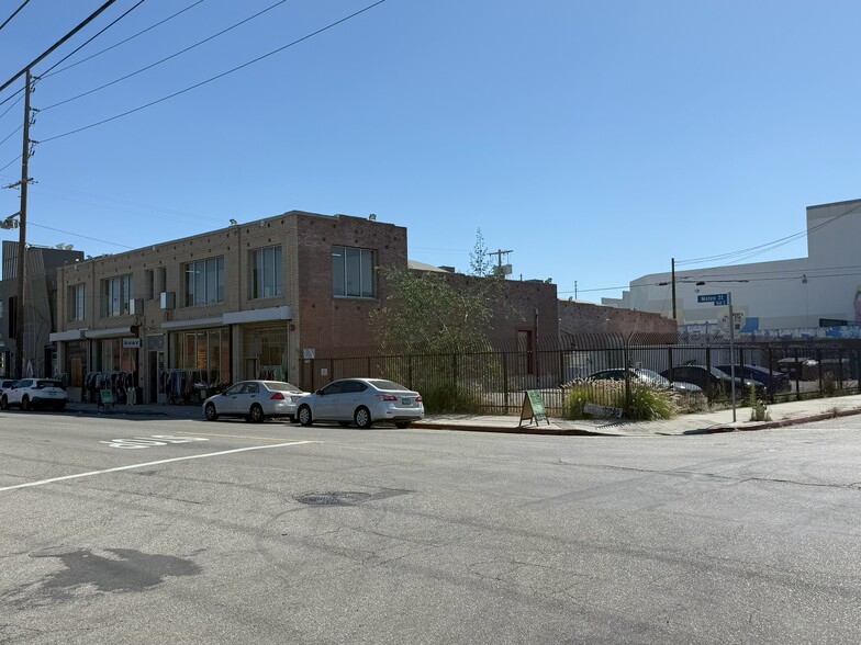 905 Mateo St, Los Angeles, CA à louer - Photo du bâtiment - Image 1 de 1