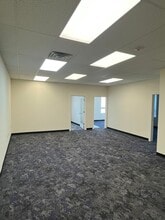 875 Centerville Rd, Warwick, RI à louer Photo intérieure- Image 2 de 18