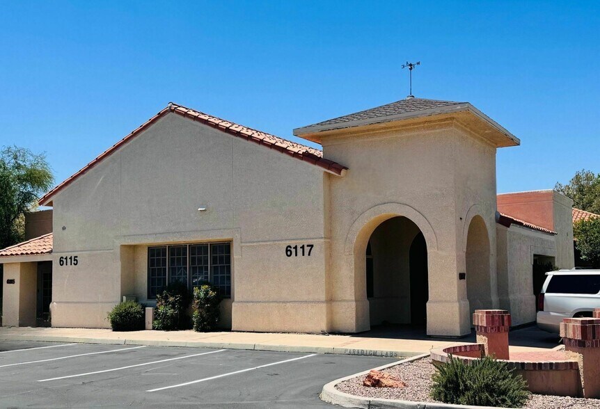 6115-6117 E Grant Rd, Tucson, AZ à vendre - Photo du bâtiment - Image 1 de 8