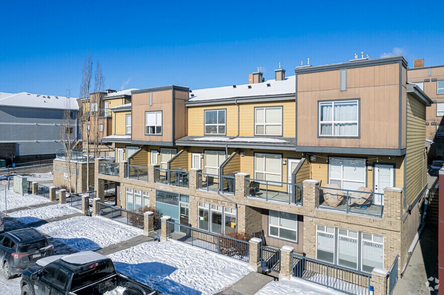 2420 34th Ave SW, Calgary, AB for sale - Primary Photo - Image 1 of 1