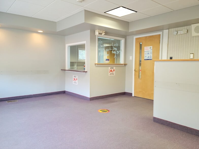 37 Pierrepont Ave, Potsdam, NY for sale - Interior Photo - Image 2 of 45